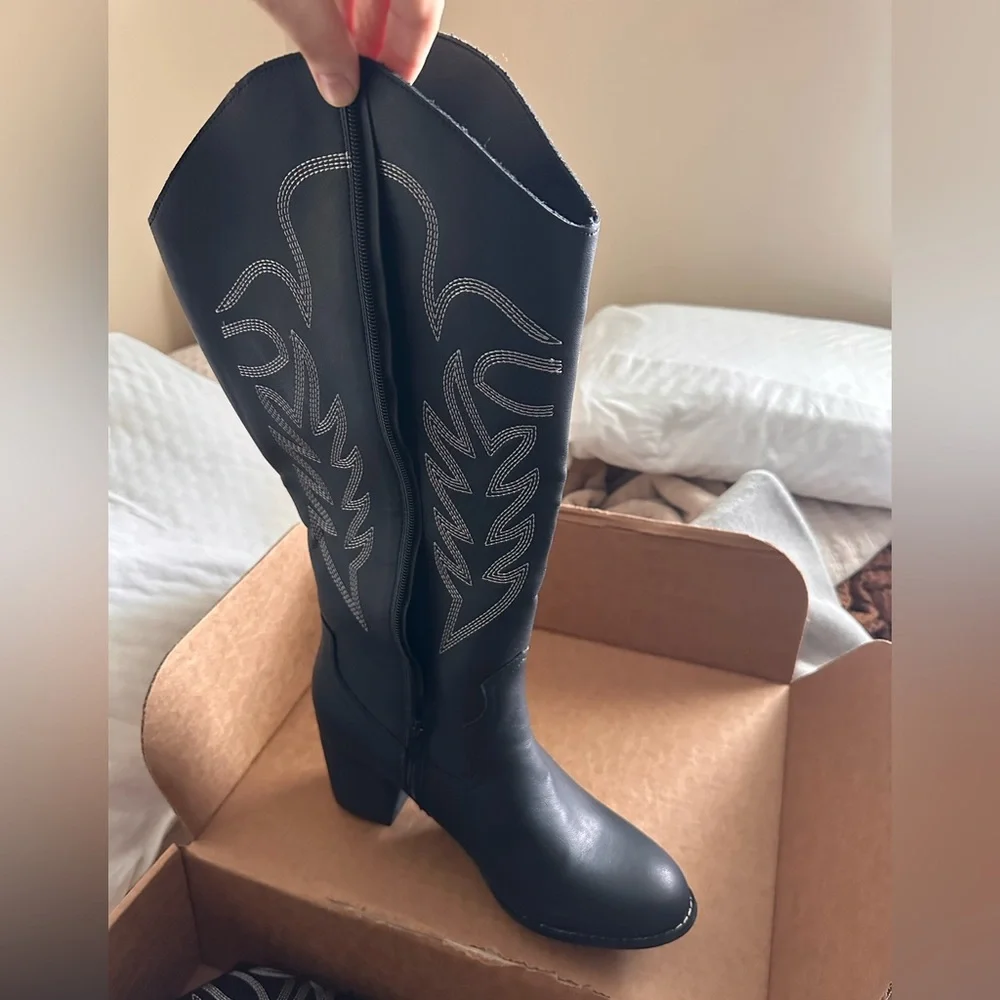 Extra Wide Black Cowboy Cowgirl Boots - Picture 10 of 10